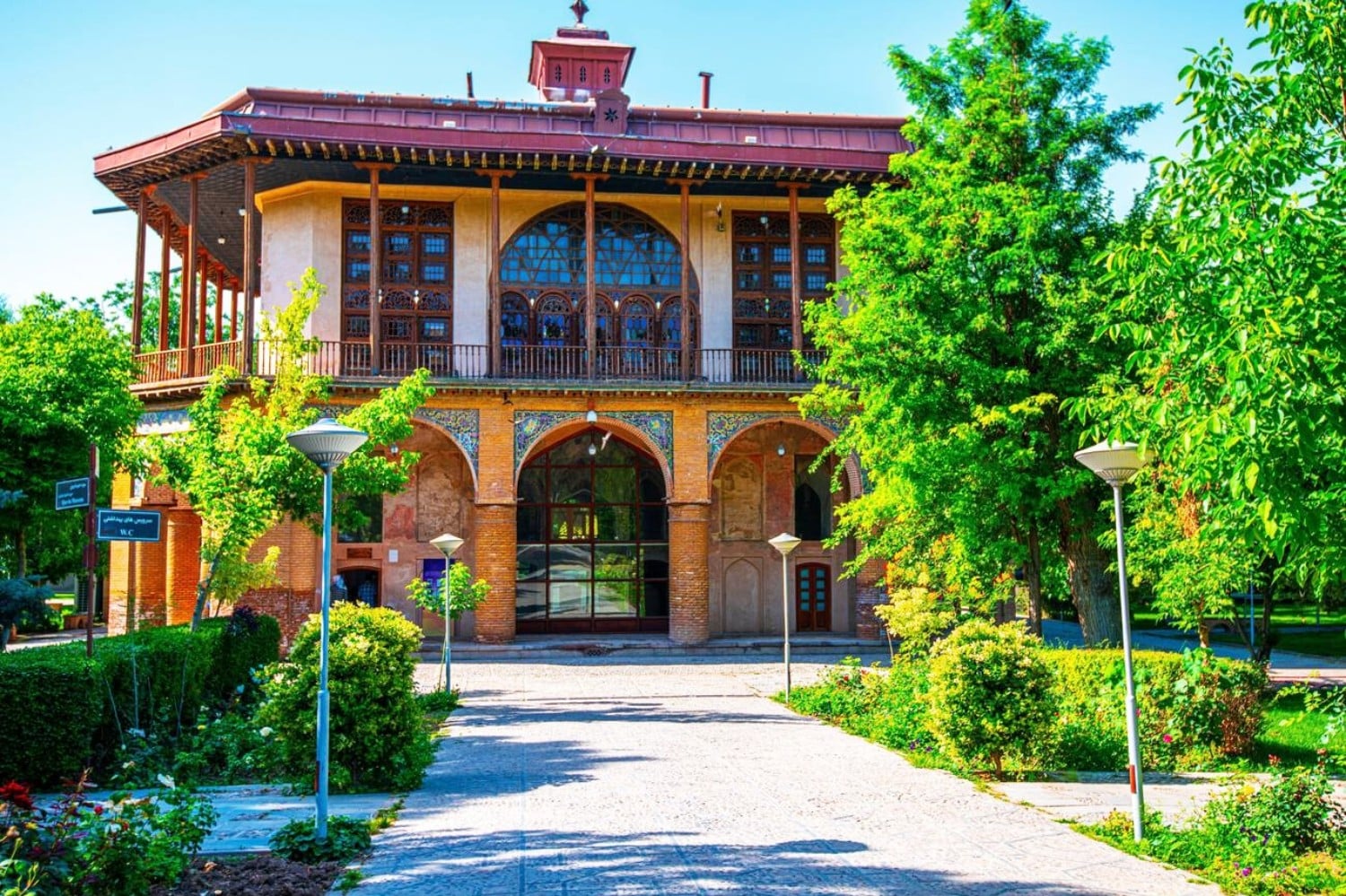 Discover The Majestic Qazvin Chehel Sotun Palace Iran