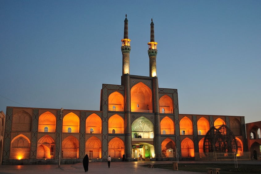 La mosquée Amir Chaghmagh de nuit