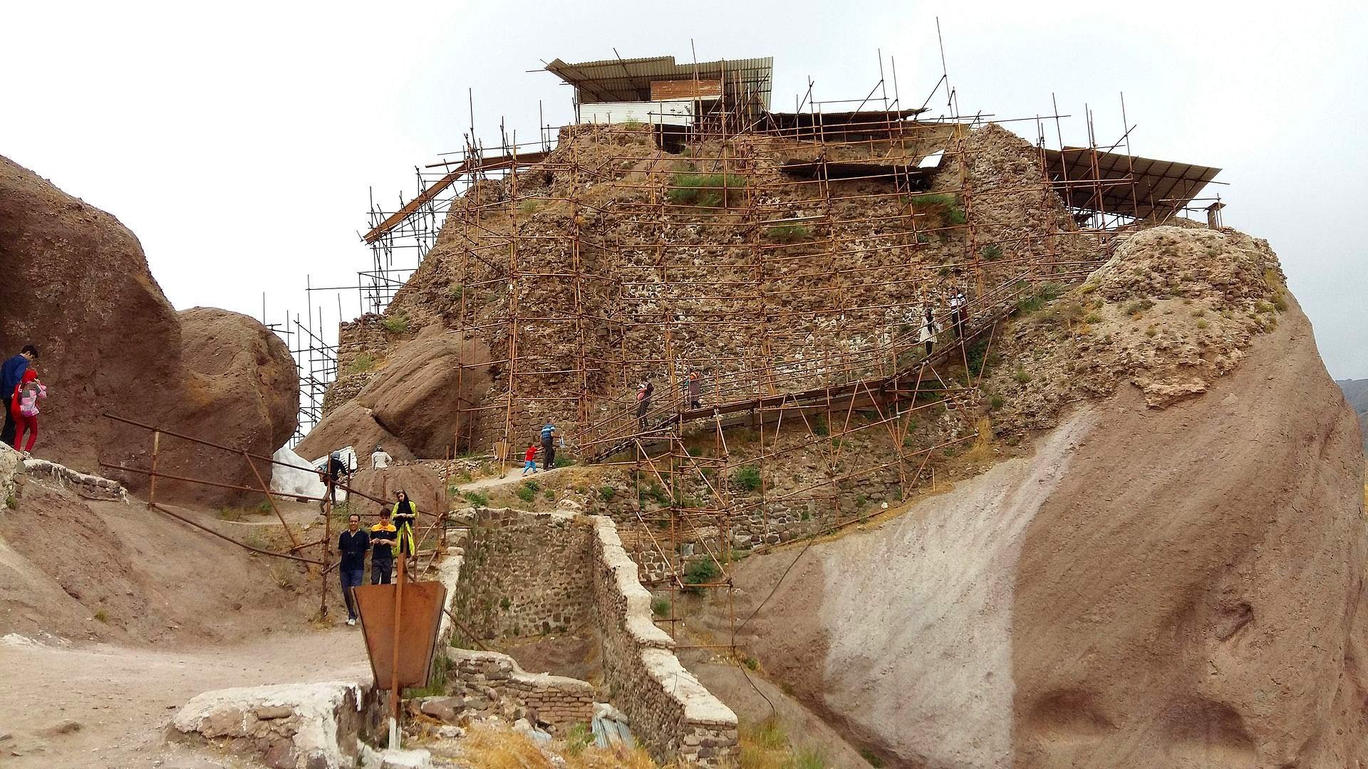 Marco Polo In Iran: A Merchant’s Path Through History 5 Alamut Castle In Qazvin, Iran, Once The Stronghold Of The Assassins. Explore Its Ruins And The Legacy Of Hassan Sabbah, Who Led The Nezari Ismaili Movement From This Mountain Fortress.