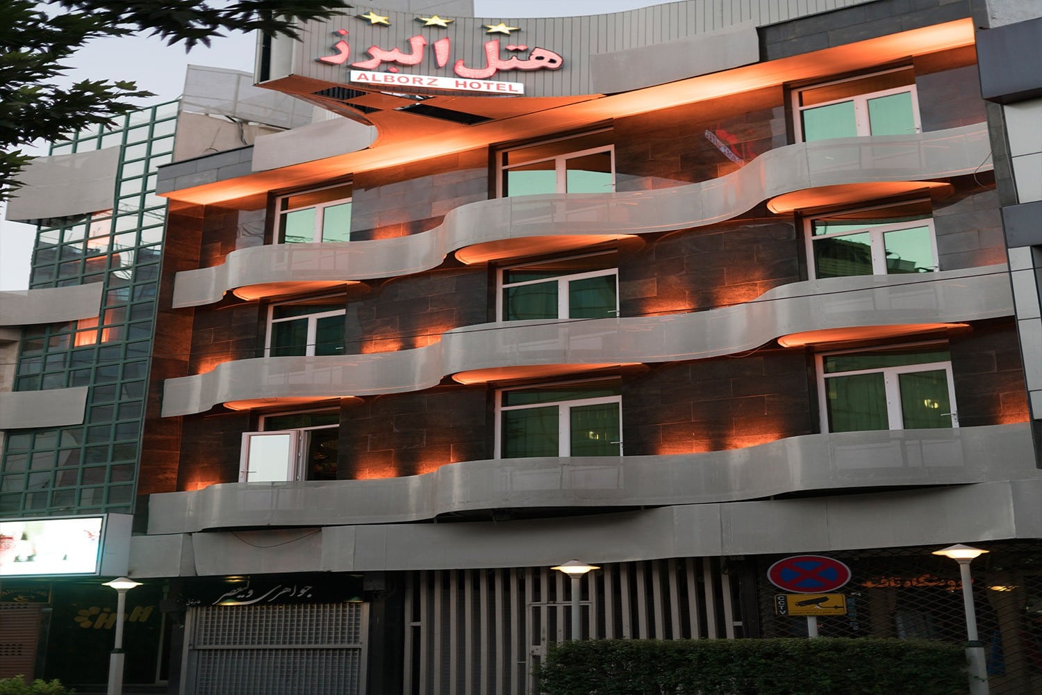 Qazvin Travel Guide Image