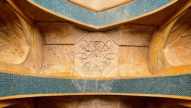 Monar Jonban – The Shaking Minarets Of Isfahan
