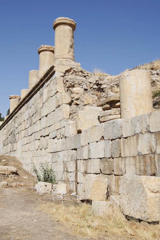 Explore the Anahita Temple in Kermanshah