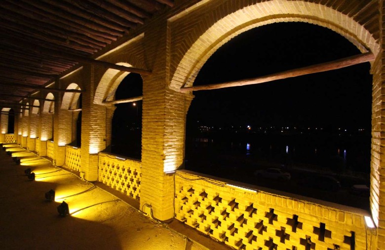 Architecture of Moein Tojar Caravanserai in Ahvaz