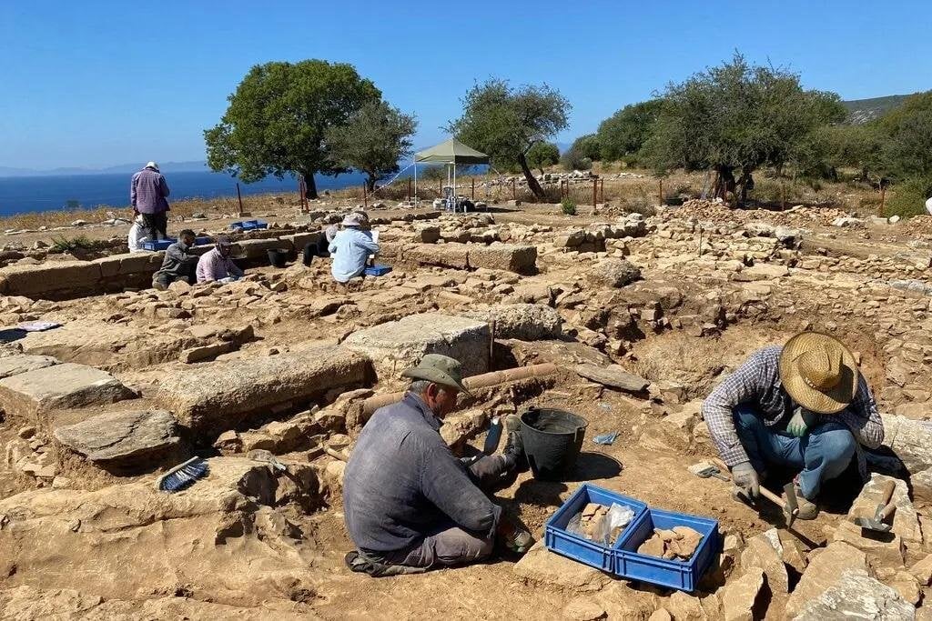 Pot Filled With Ancient Persian Gold Coins Discovered In Turkey 2 Persian Gold Coins Discovered In Turkey