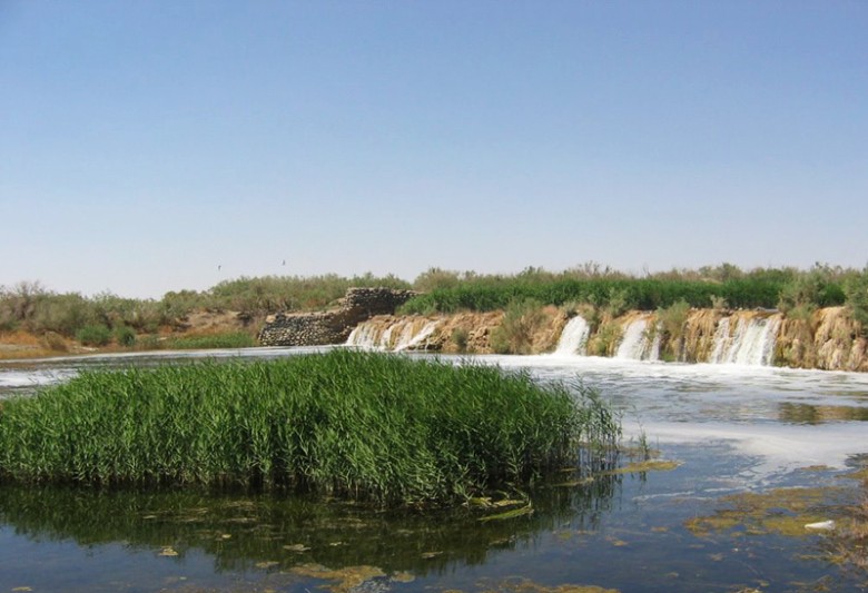 Discover Varzaneh: A Desert City Near Isfahan 5 Shakh Kenar Dam