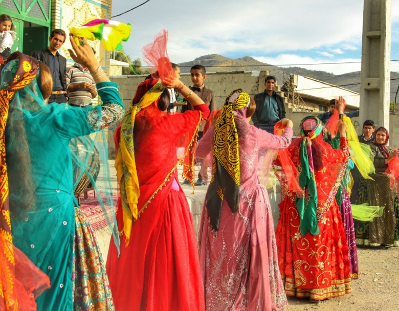 The Persian Language And Its Dialects: Exploring Linguistic Diversity Within Iran 9 Iran&Amp;Apos;S Lor People With Traditional Dresses