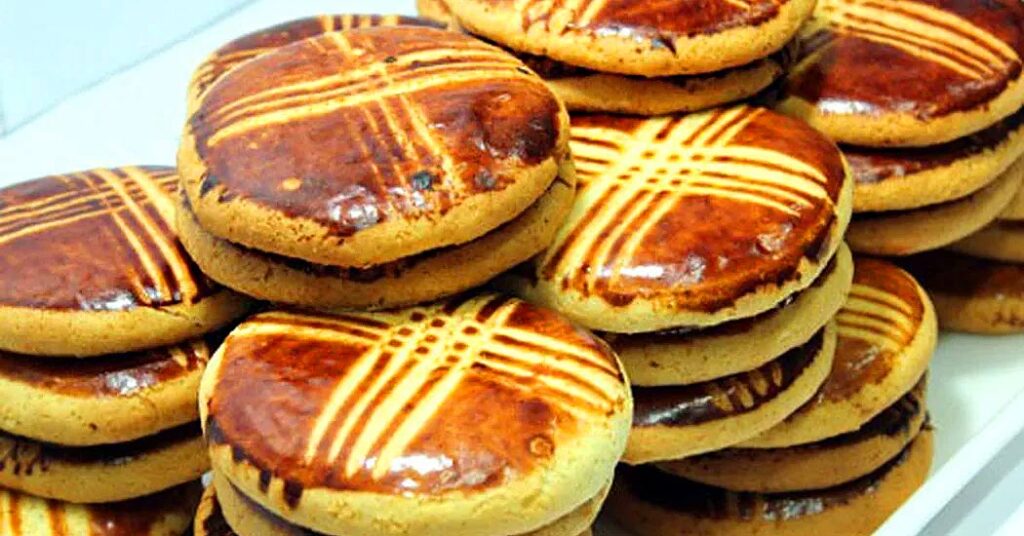 18 Popular Types Of Iranian Bread You Must Try 15 Rich And Flavorful Ahari Bread From East Azerbaijan, Made With Ingredients Like Yogurt, Saffron, And Grape Molasses, One Of Iran'S Oldest Traditional Breads.