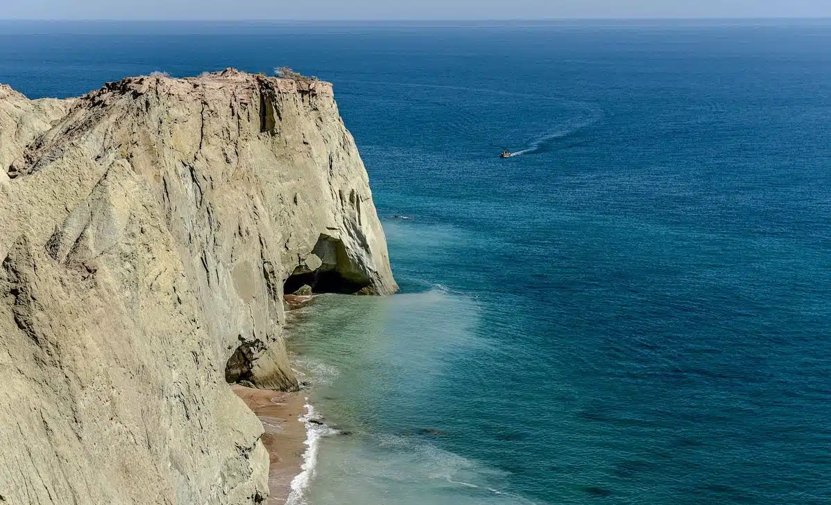 Hormuz Island – The Rainbow Island