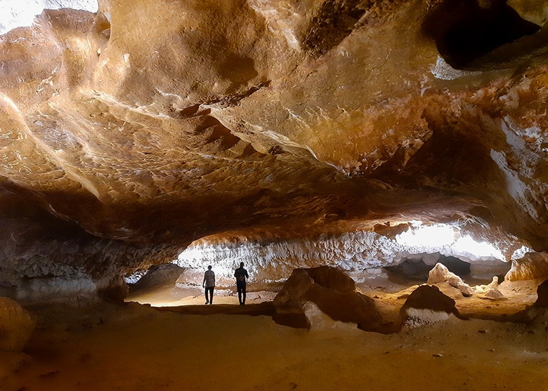 Katale Khor Cave, Photo By Zee Rahami Katale Khor Cave, Photo By Zee Rahami
