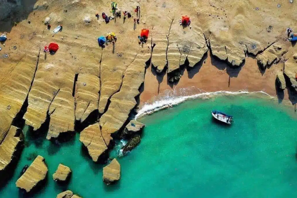 Hengam Khamassi Beach