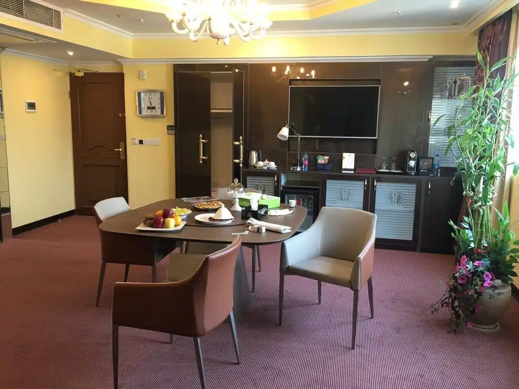 Niloo Hotel