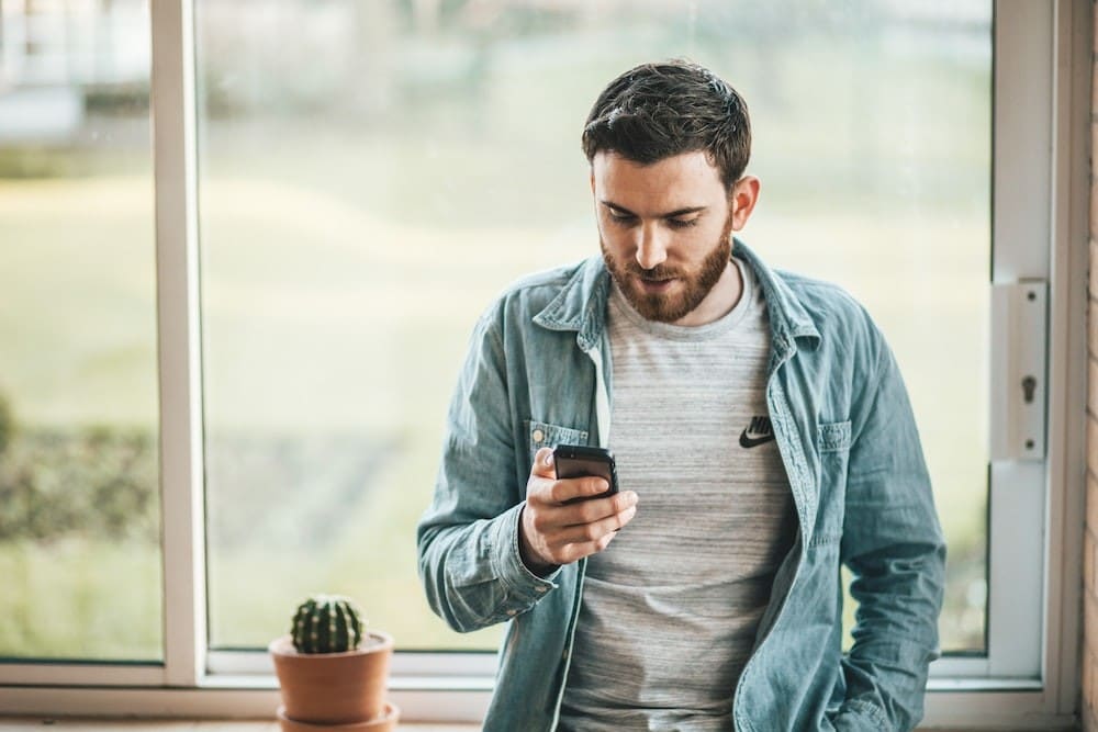 Navigating Connectivity In Iran: Internet Access And Essential Apps Image