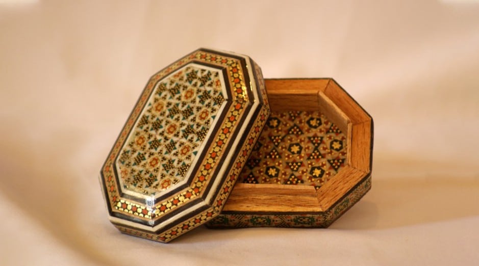 +10 Authentic Souvenirs From Isfahan Image