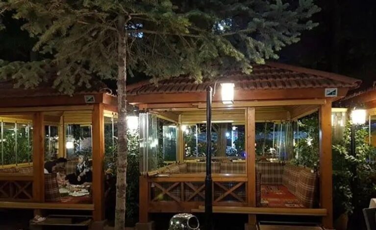 A Restaurant In Darakeh A Restaurant In Darakeh