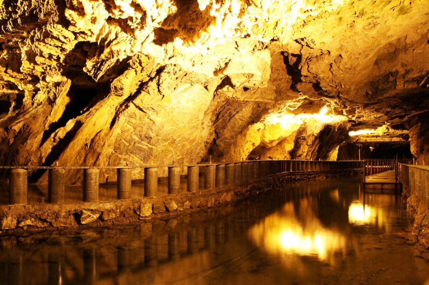 Navigate Ali Sadr Cave: A 140 Million Year Old Water Cave