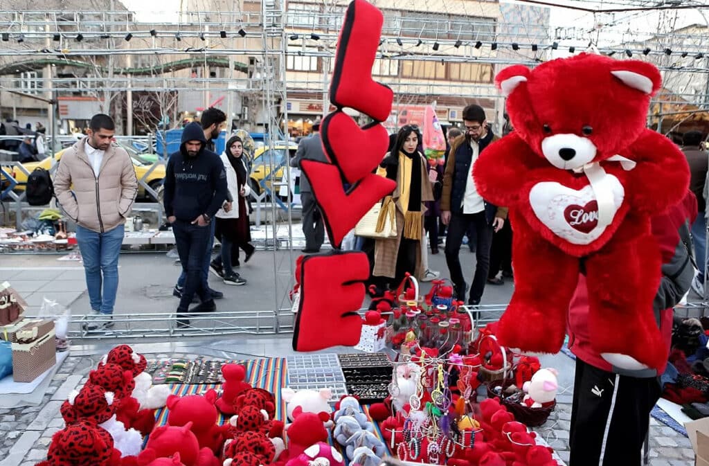 Lovers In Iran – How Iranians Celebrate Valentine’s Day? Lovers In Iran – How Iranians Celebrate Valentine’s Day?