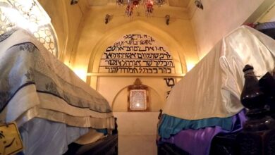 Explore Esther And Mordechai'S Tomb In Hamedan 1 Tomb Of Esther And Mordechai