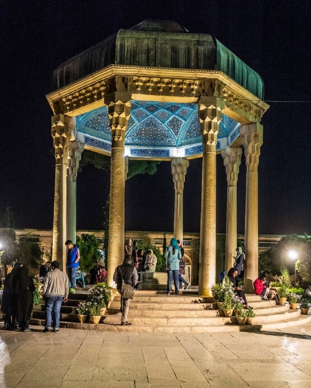 Travel Guide To Shiraz: 6 Important Tips You Shouldn'T Forget 6 Spring And Nowruz In Shiraz