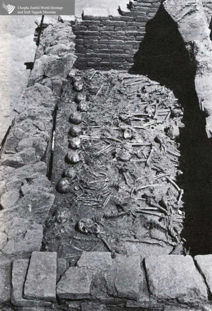 Haft Tappeh Archaeological Site: All You Need To Know 4 The Mass Grave At The Haft Tappeh Archaeological Site