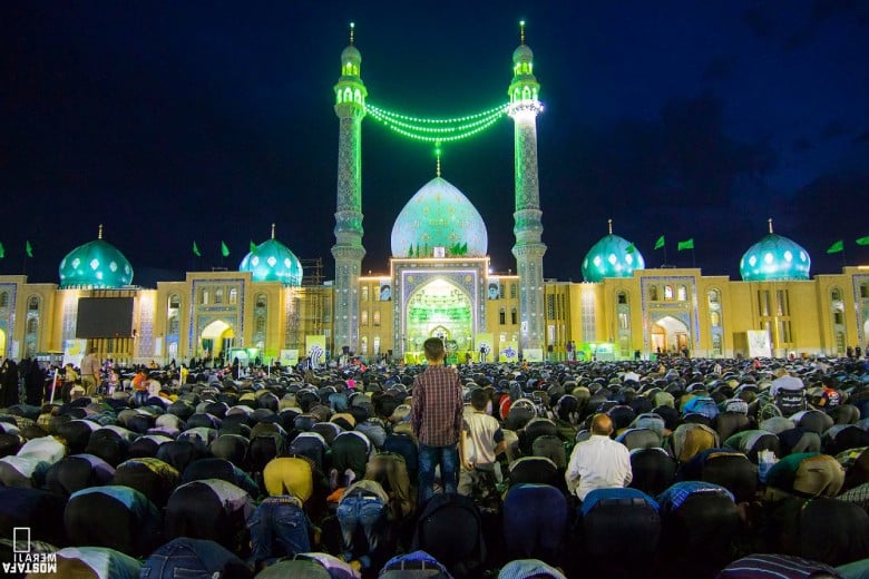 Jamkaran Mosque In Qom 6 Praying In Jamkaran Mosque Courtyard