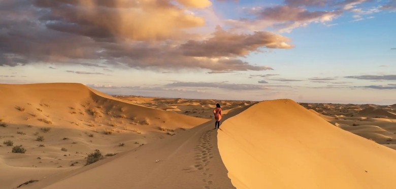 Exploring The Deserts Of Iran: A Comprehensive Travel Guide 15 Varzaneh Desert Iran