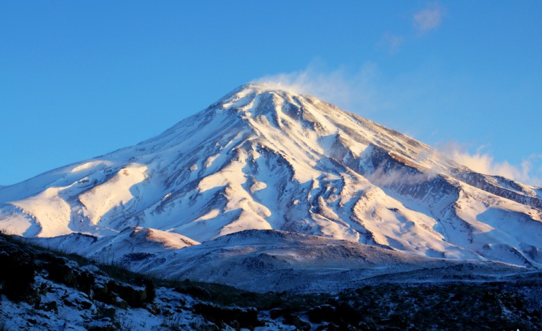 Does It Snow In Iran? A Traveler’s Winter Guide 2 Damavand Peak Alborz Mountain Iran