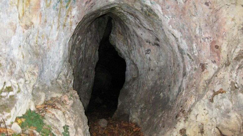Subatan Travel Guide - Journey Among The Clouds 15 Ganjkhaneh Cave, Subatan