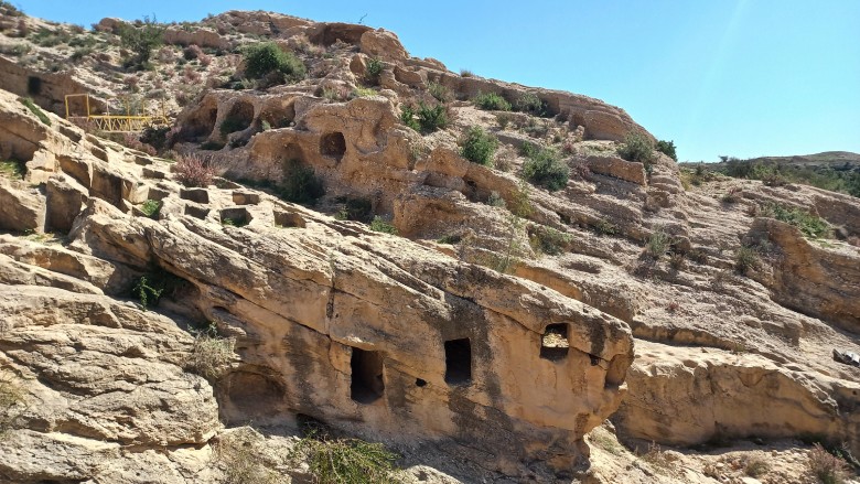 Siraf Cemetery In Bushehr: Ancient Iranian Heritage 10 Graves Of Siraf Cemetery Inside The Rocks
