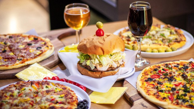 Fast Food Restaurant At Parsian Ali Qapu Hotel