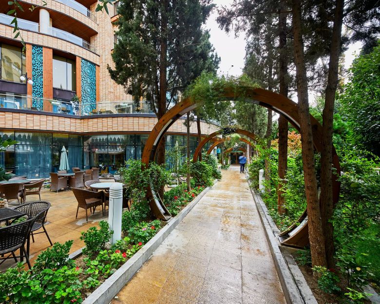 Parsian Kowsar Hotel In Isfahan: A Tripadvisor Perspective 6 Hotel Parsian Kowsar, Backyard