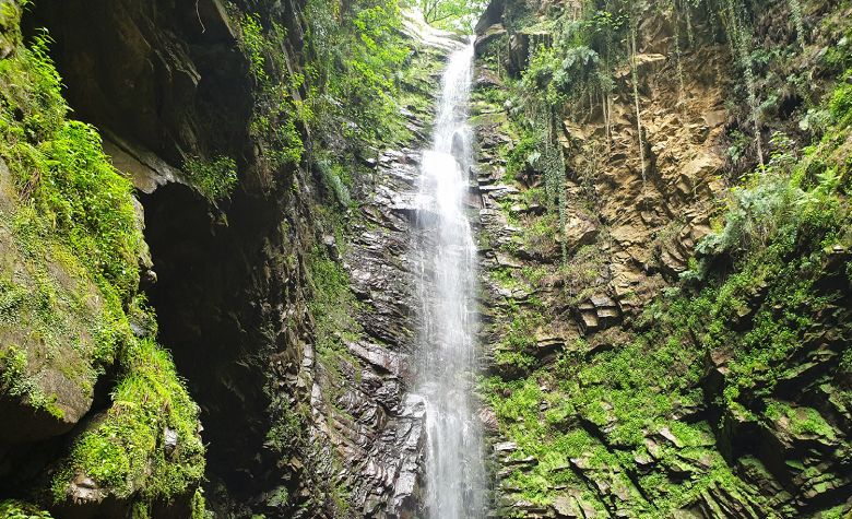 Top 10 Natural Attractions Near Tehran 12 Gazu Waterfall, Tehran Province