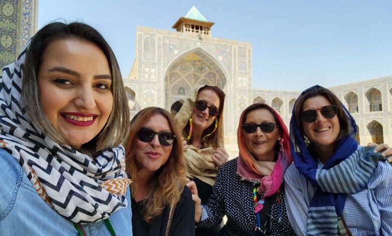 What Is The Average Size Of A Group Tour In Iran? 1 Size Of Group Tour In Iran