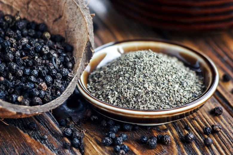 14 Popular And Authentic Iranian Spices In Cooking 11 Black Pepper ()