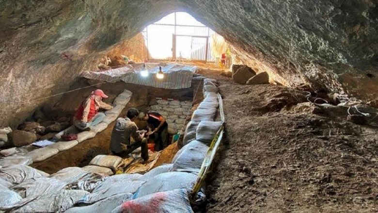 Discovery Of A 180,000-Year-Old Tooth In Qaleh Kord Cave, Qazvin 2 Discoveries In Qaleh Kord Cave, Qazvin, Iran