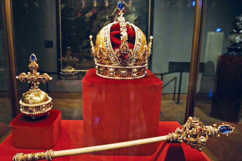 Pahlavi Dynasty: A Guide To Iran'S Modern History 18 National Jewelry Museum ()