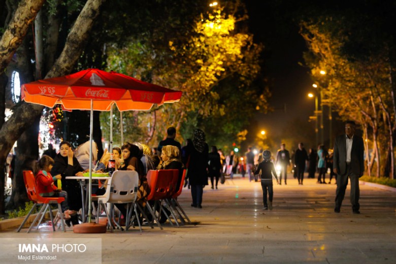 The 20 Best Isfahan'S Nighttime Attractions 18 Chaharbagh Abbasi Street