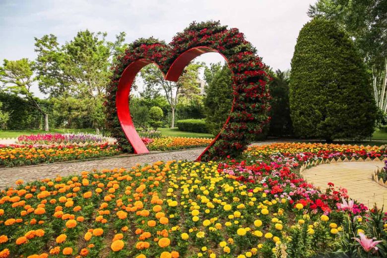 The 20 Best Isfahan'S Nighttime Attractions 4 Isfahan Flower Garden