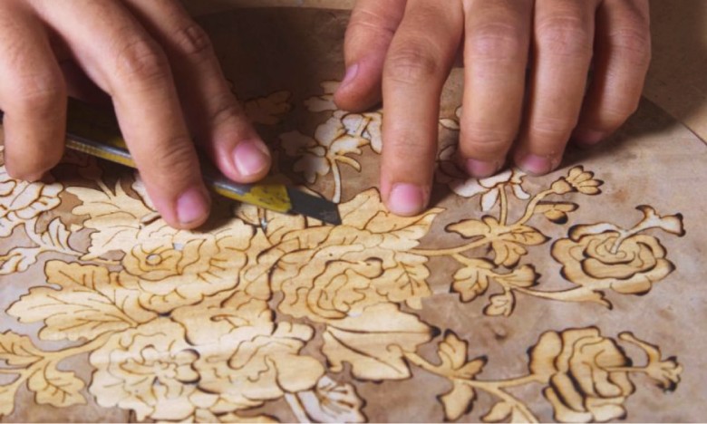 A Guide To Qom Souvenirs: Buy The Best During Your Visit 10 Marquetry