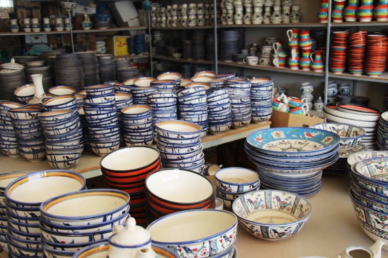 A Guide To Qom Souvenirs: Buy The Best During Your Visit 5 Pottery In Qom