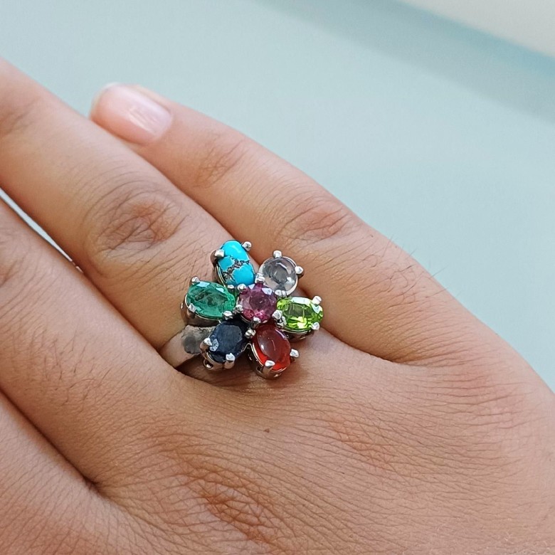 A Guide To Qom Souvenirs: Buy The Best During Your Visit 6 Seven-Gem Ring