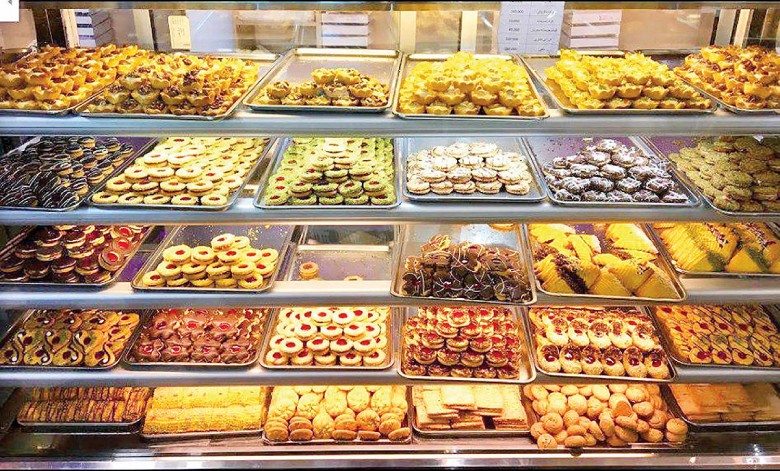 Persian Hospitality: What To Expect When Visiting Local Homes 3 Buying Sweets To Visit A Persian House