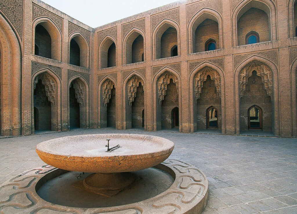 Baghdad-Palace-Courtyard-Abbasid